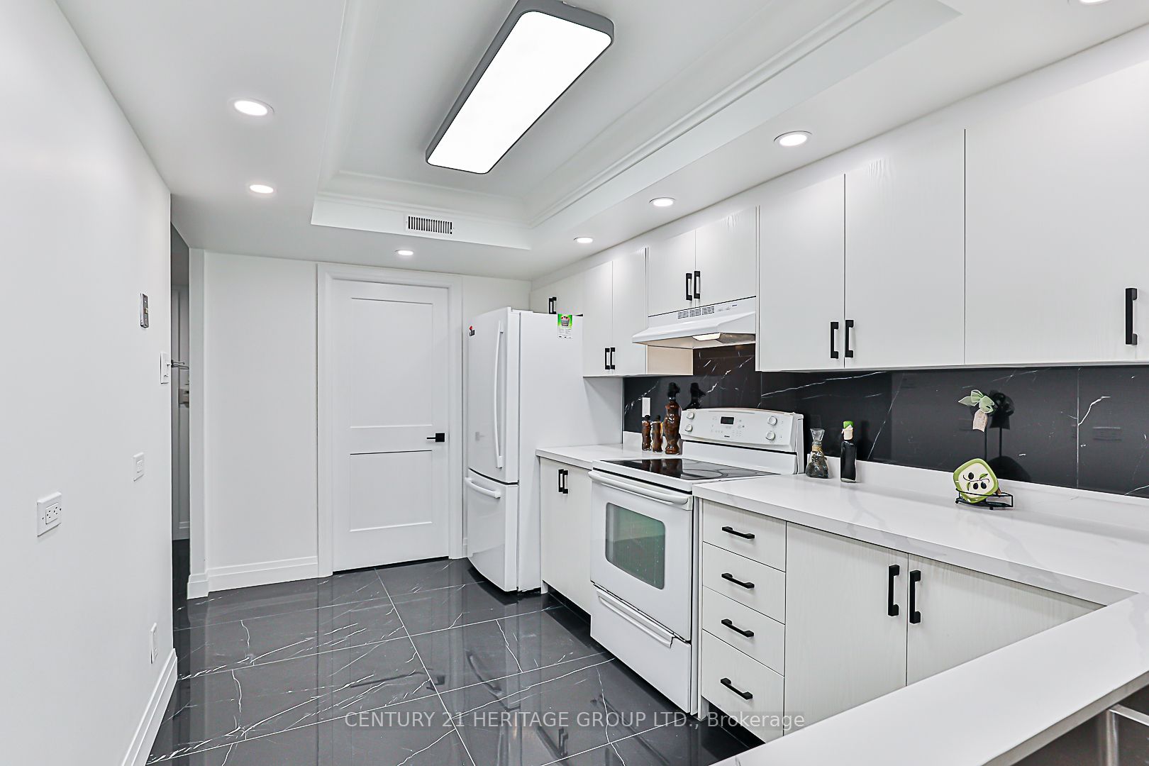 5 Kenneth Ave, #803