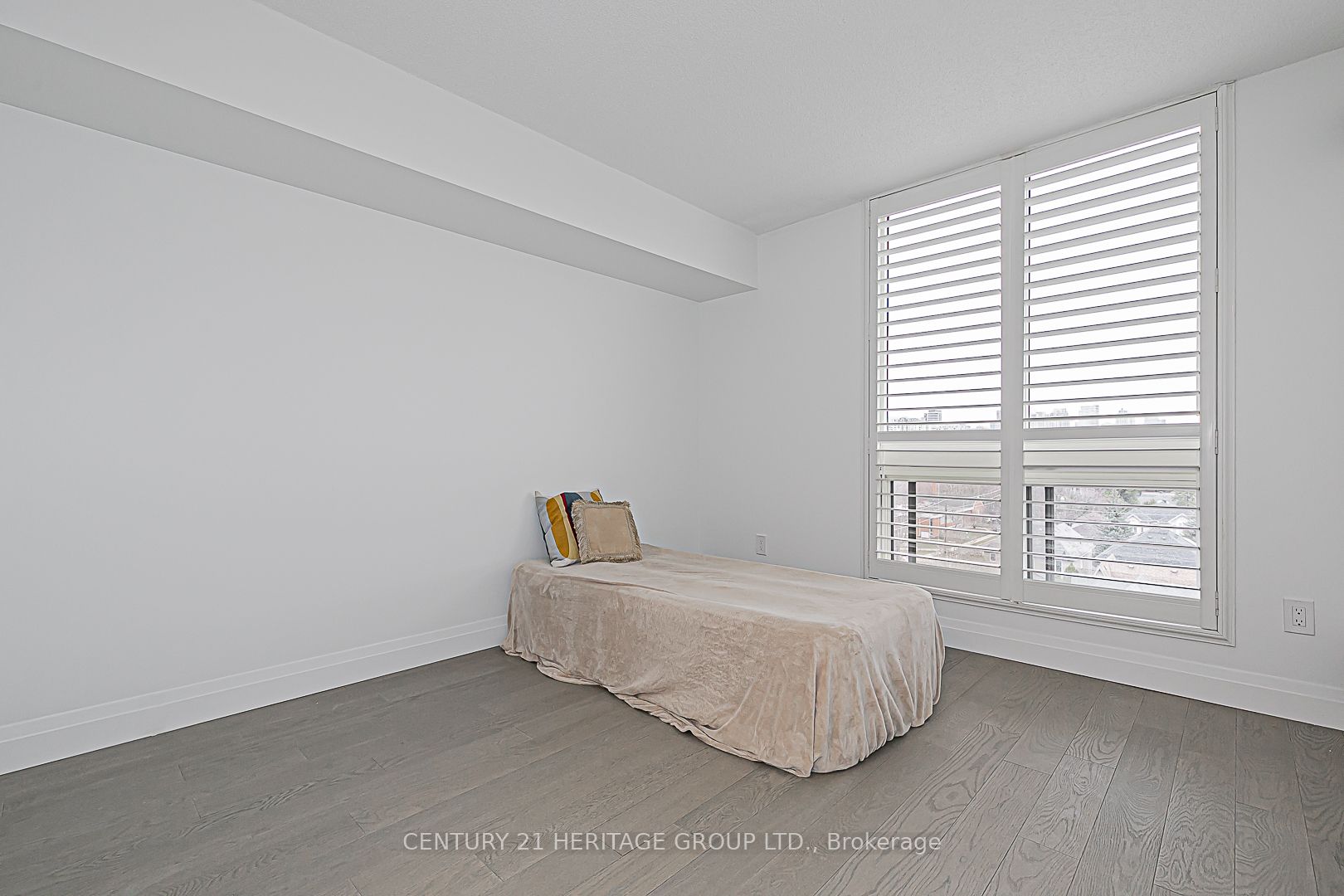5 Kenneth Ave, #803