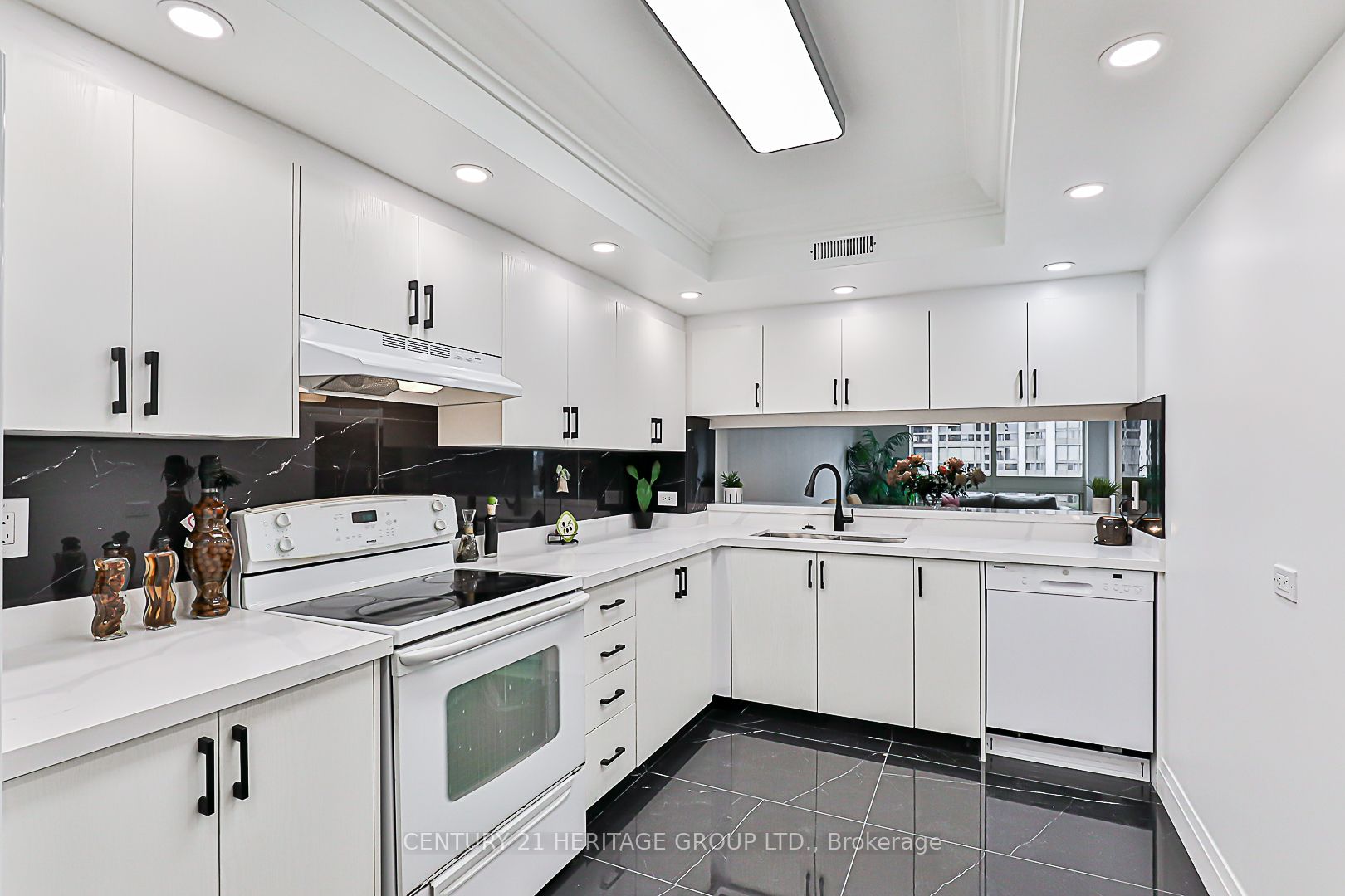 5 Kenneth Ave, #803