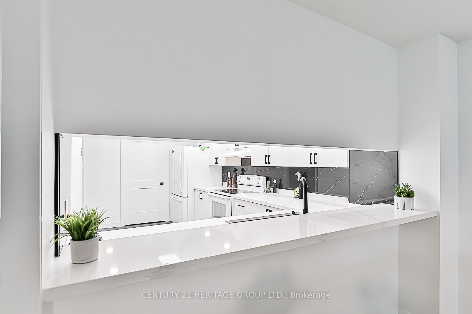 5 Kenneth Ave, #803