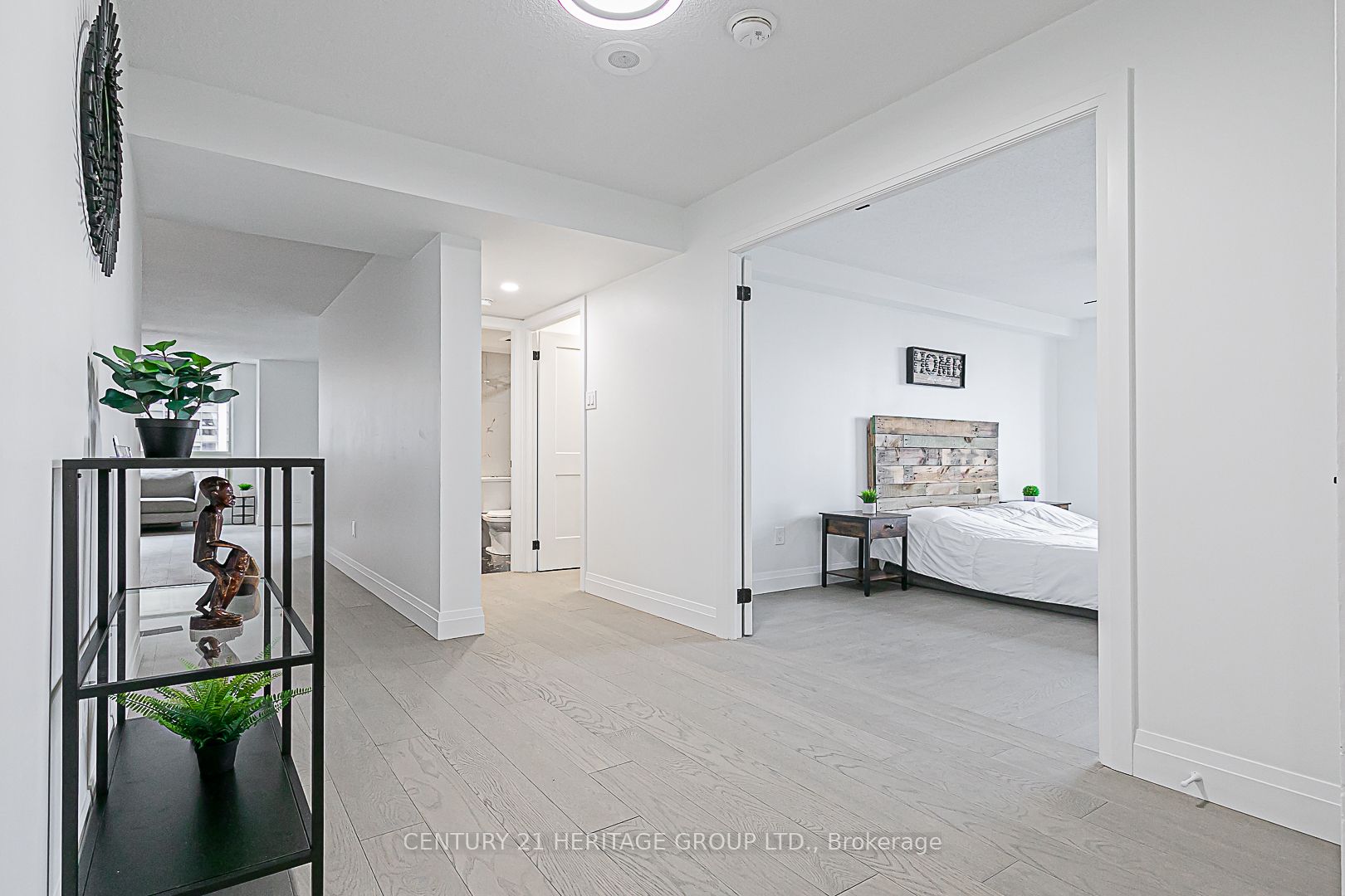 5 Kenneth Ave, #803
