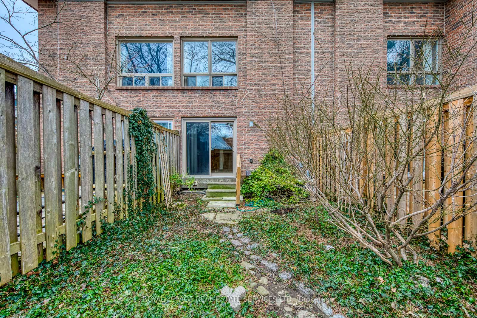 19 Dutch Myrtle Way, #19