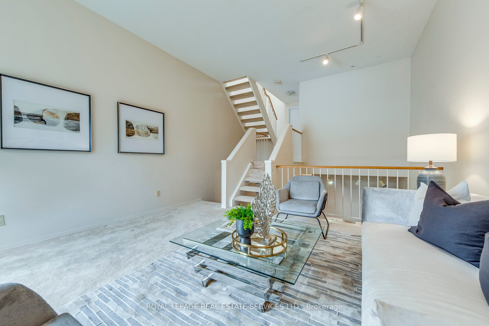 19 Dutch Myrtle Way, #19