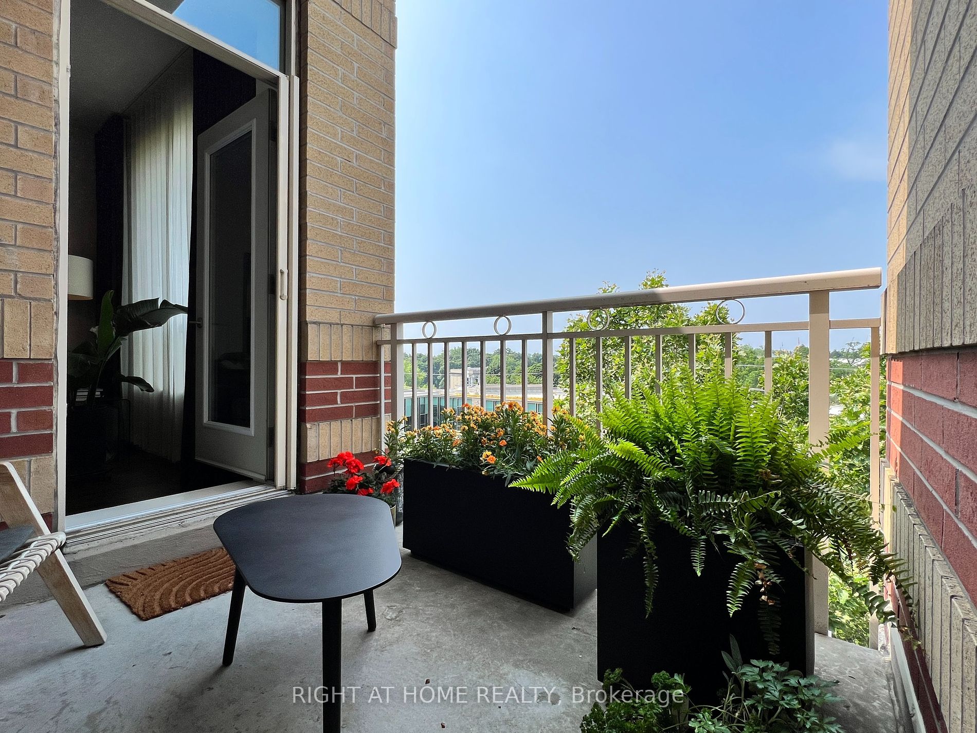 481 Rosewell Ave, #507