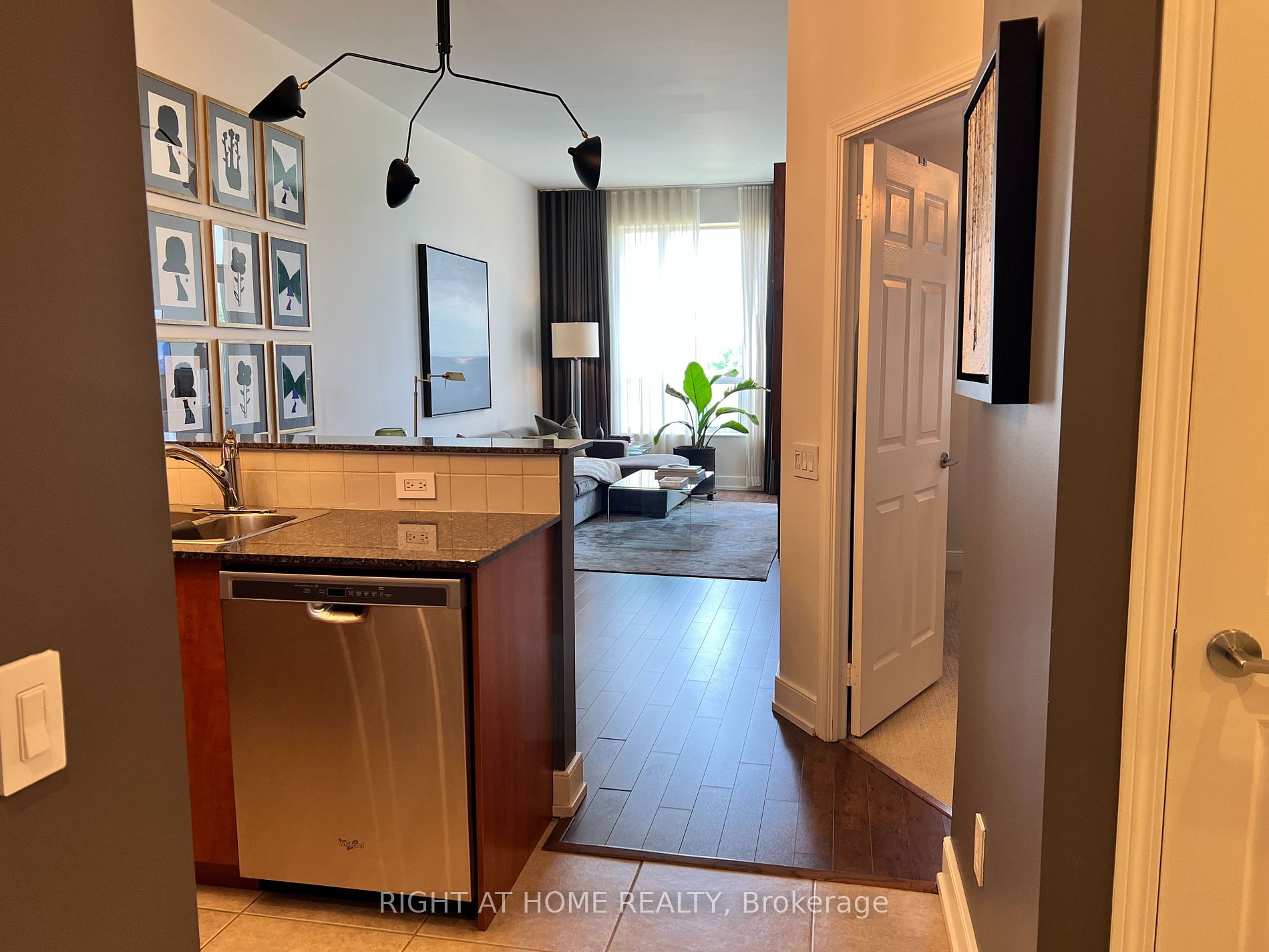 481 Rosewell Ave, #507