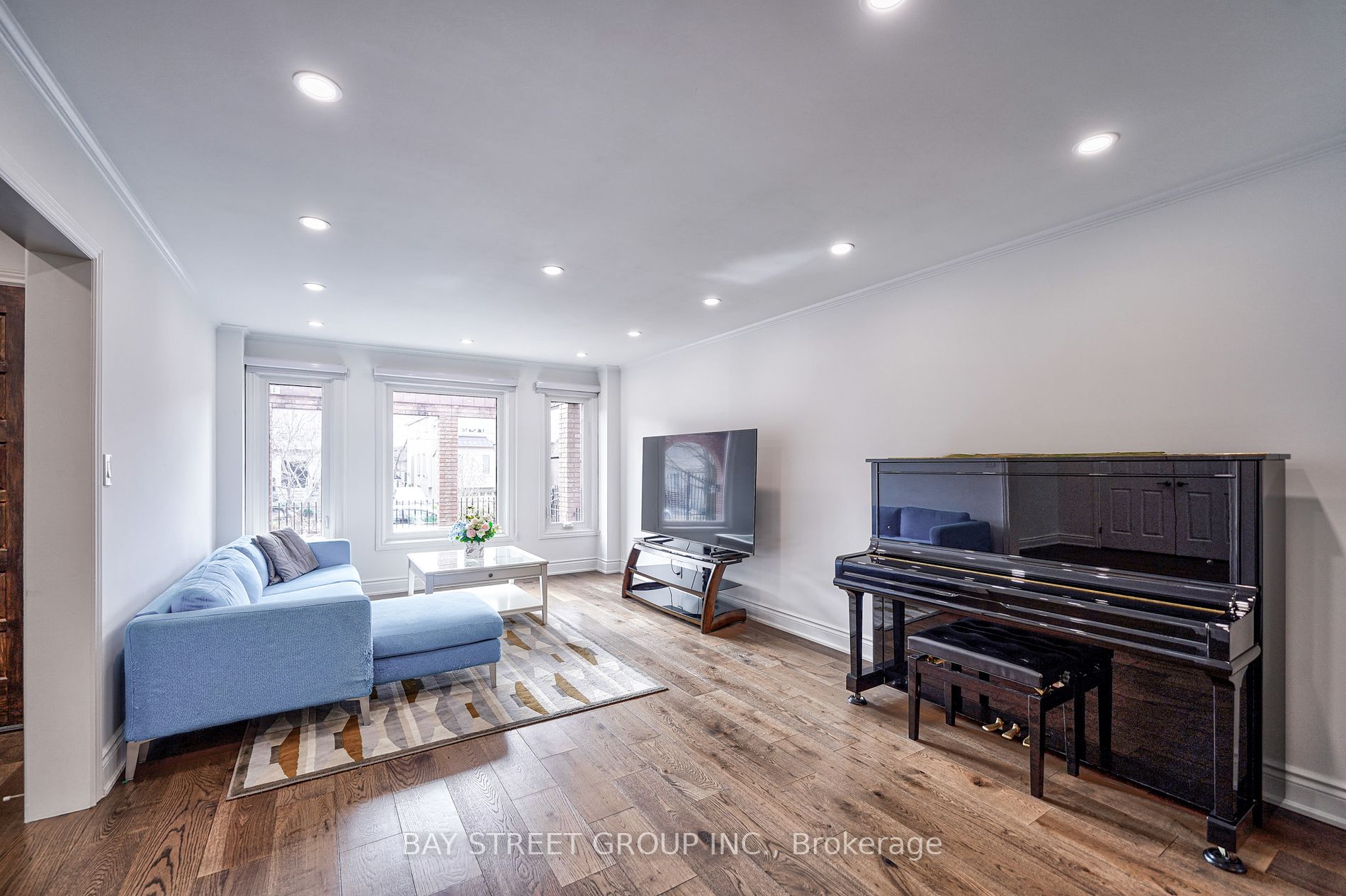 222 Hollywood Avenue
