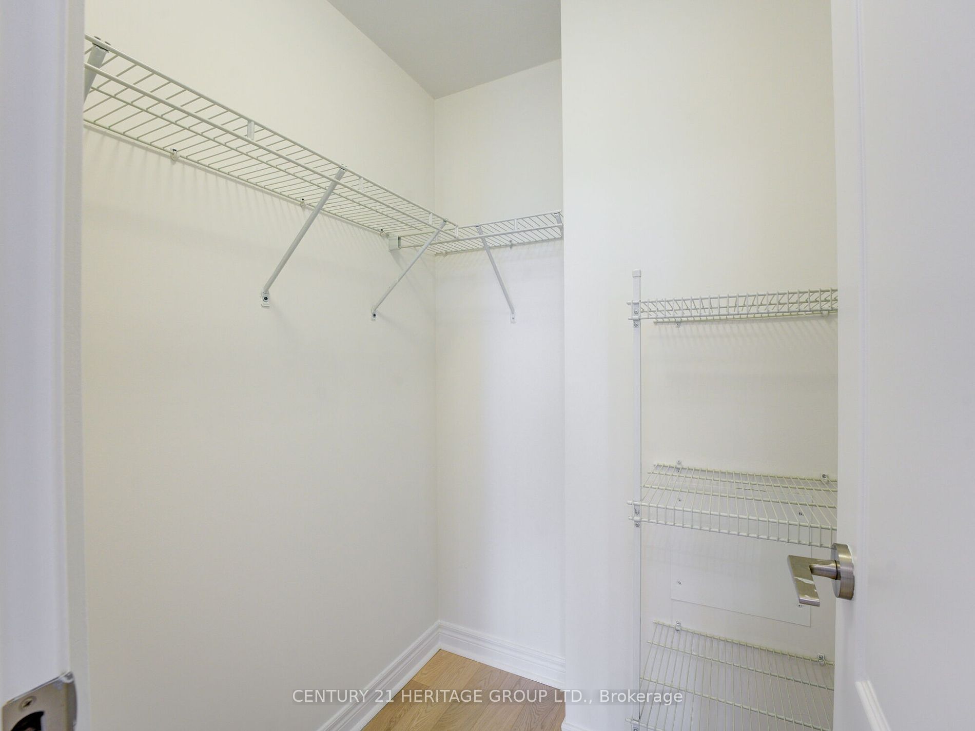 2756 Old Leslie Street, #909