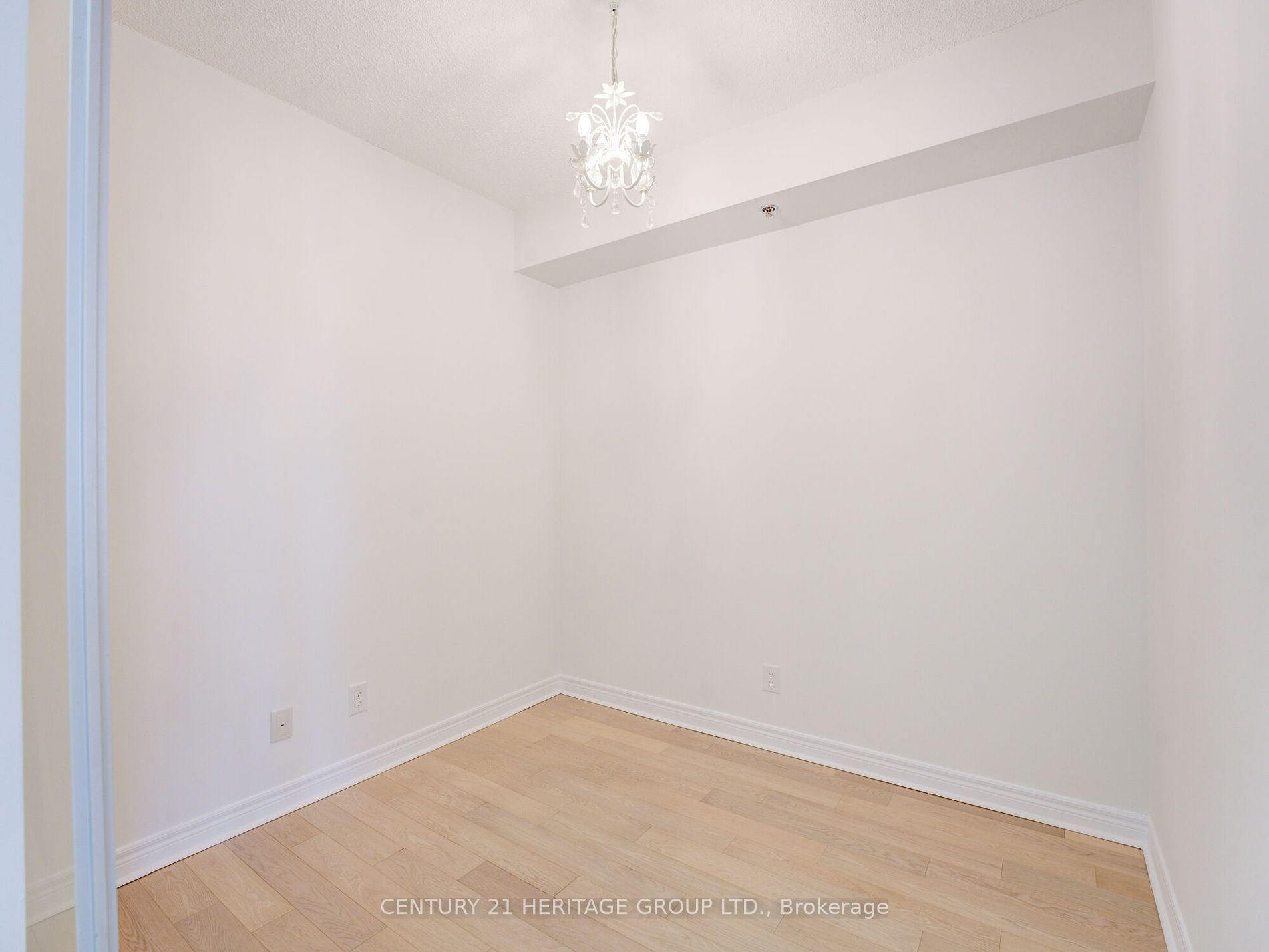 2756 Old Leslie Street, #909