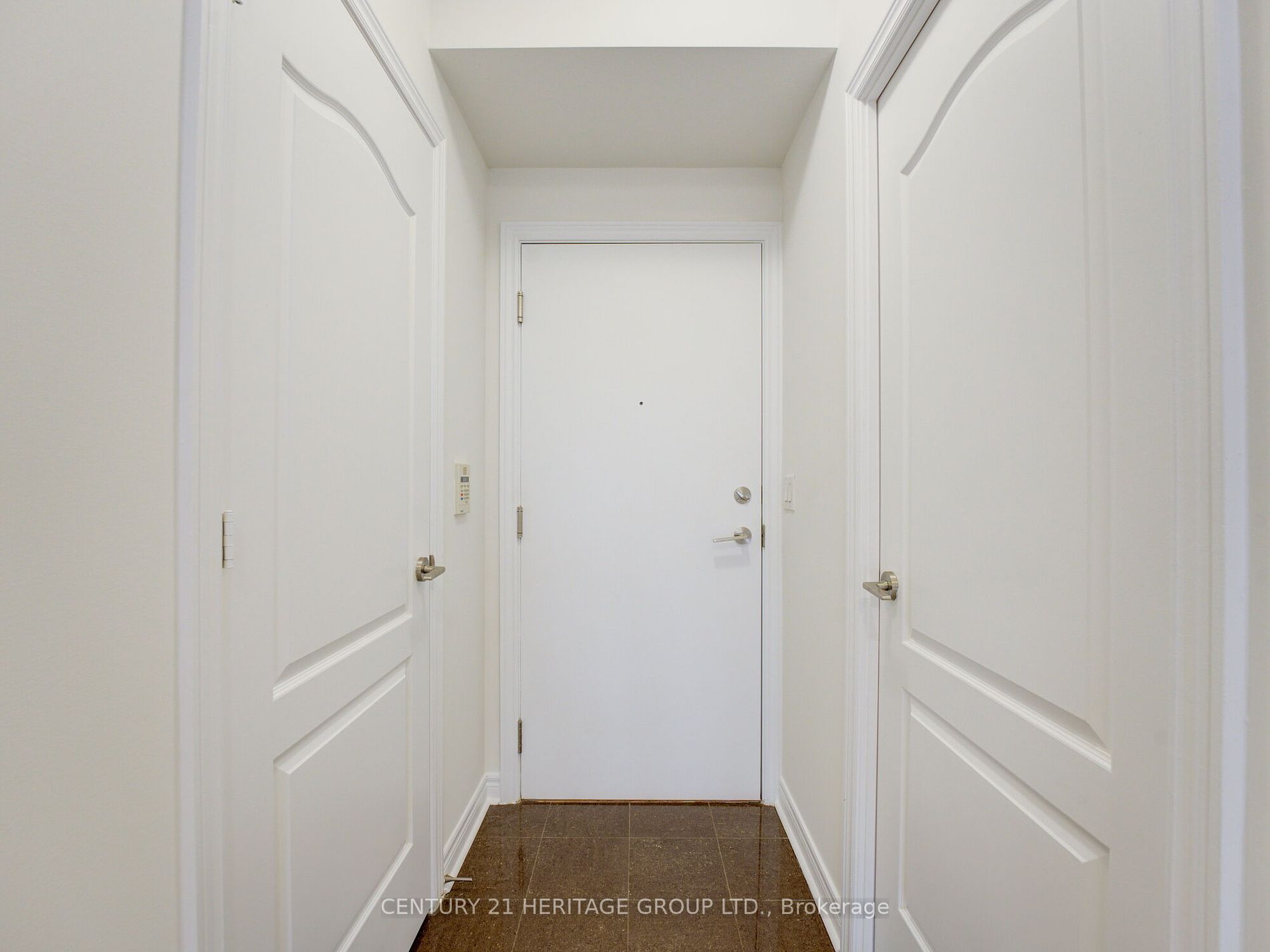 2756 Old Leslie Street, #909