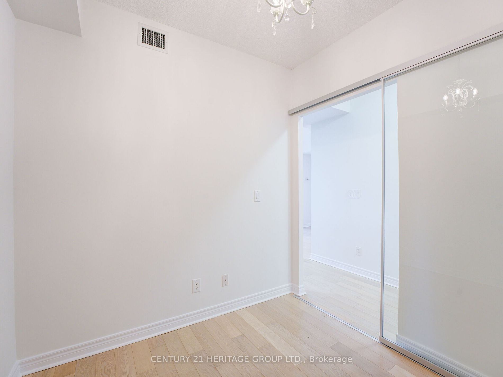 2756 Old Leslie Street, #909
