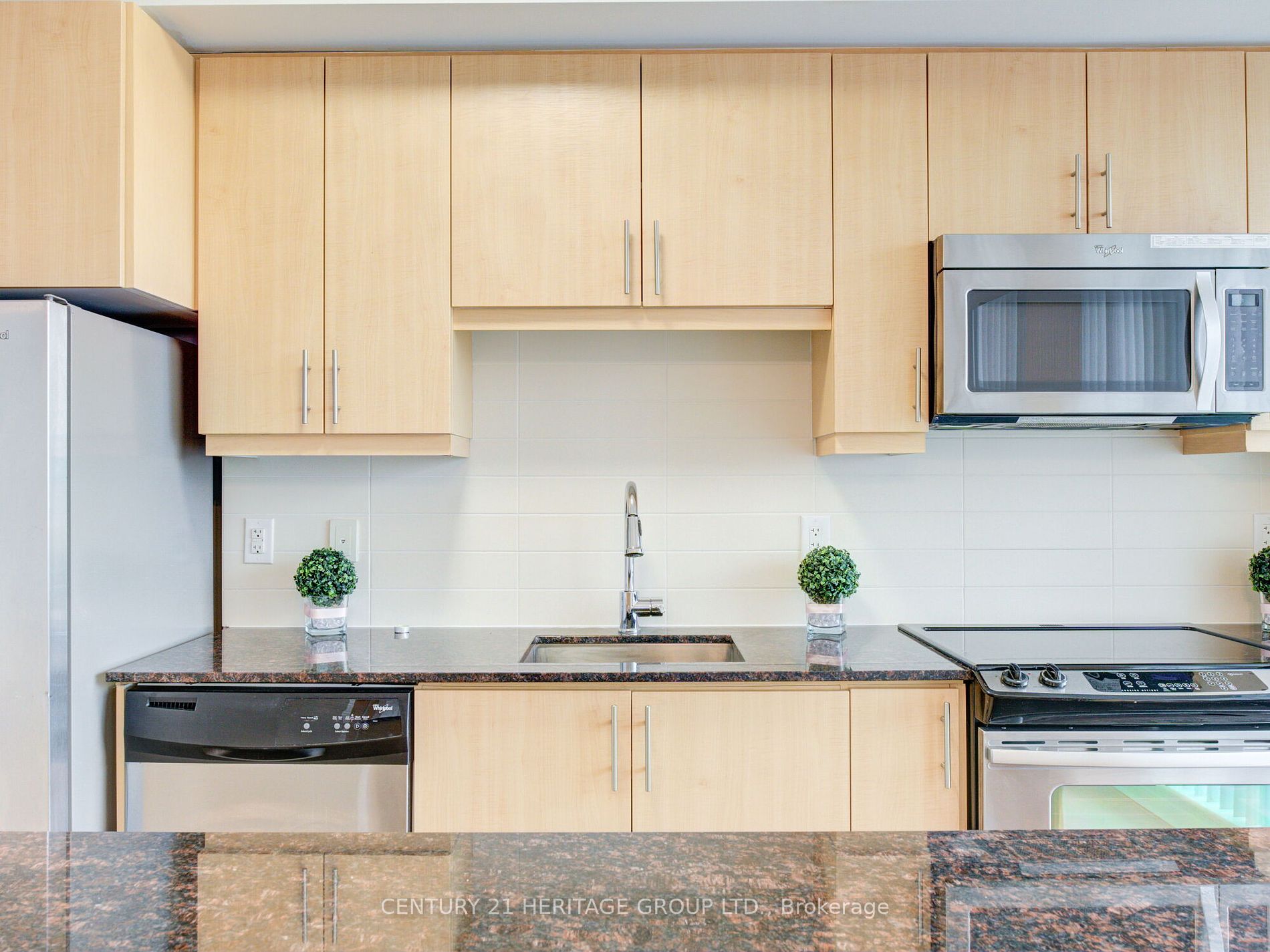 2756 Old Leslie Street, #909