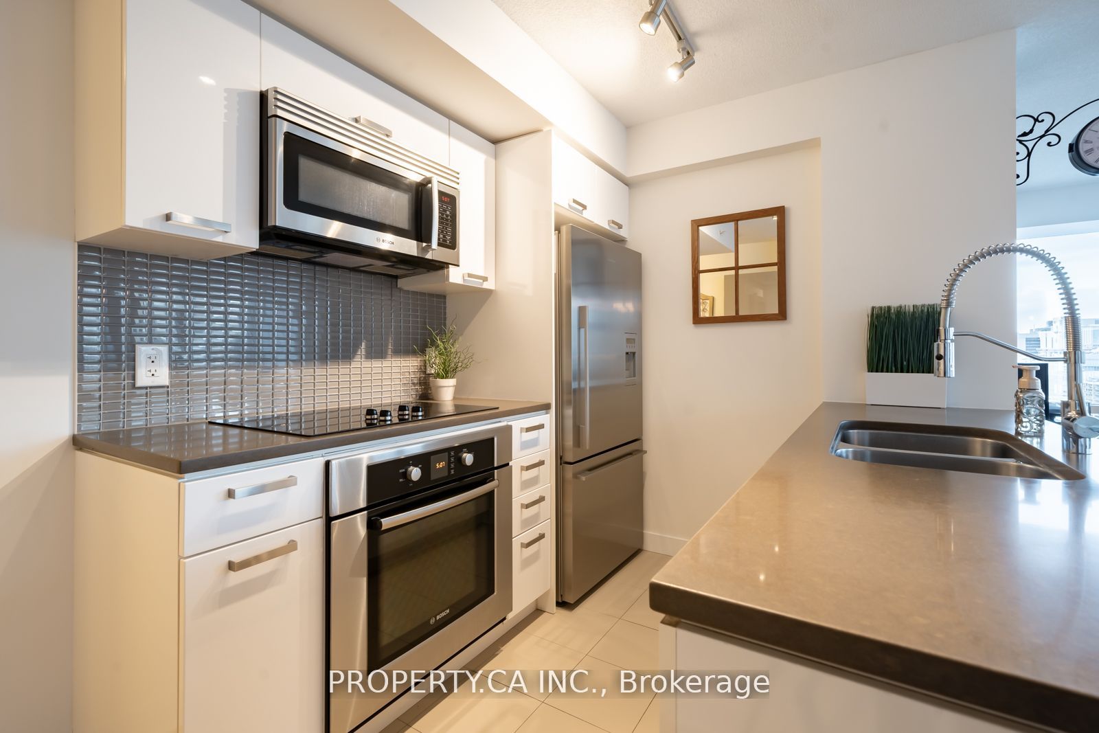 295 Adelaide St W, #1804