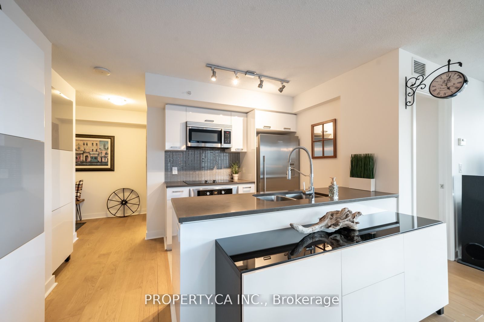 295 Adelaide St W, #1804