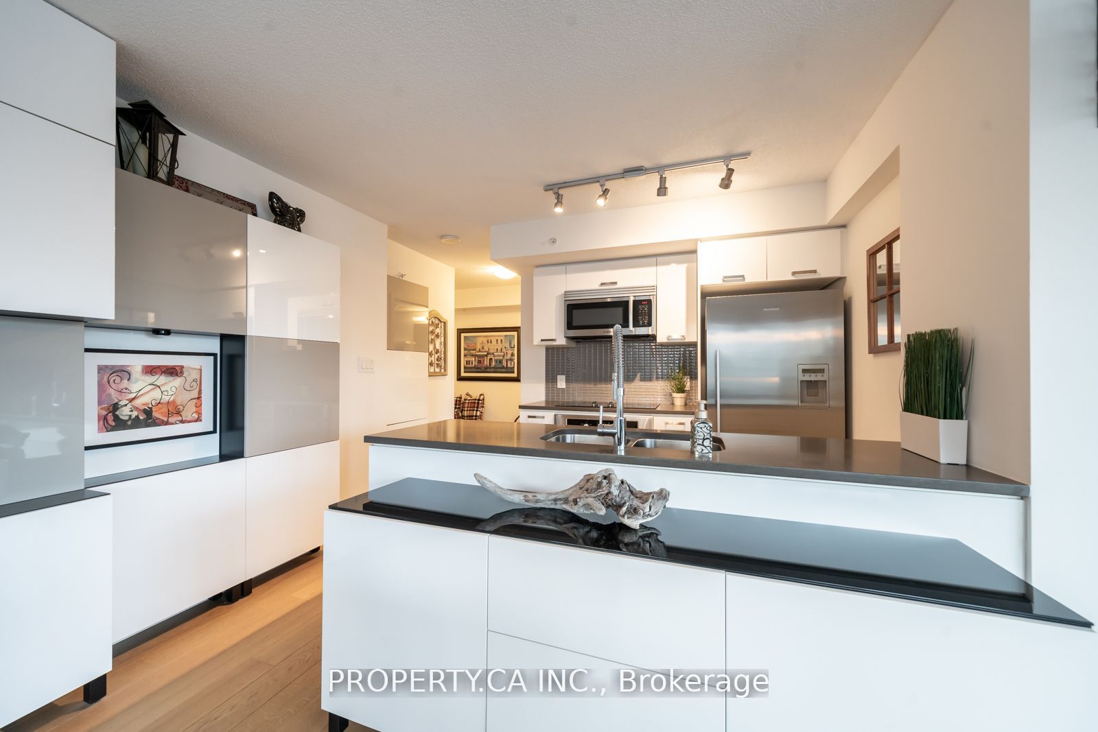 295 Adelaide St W, #1804