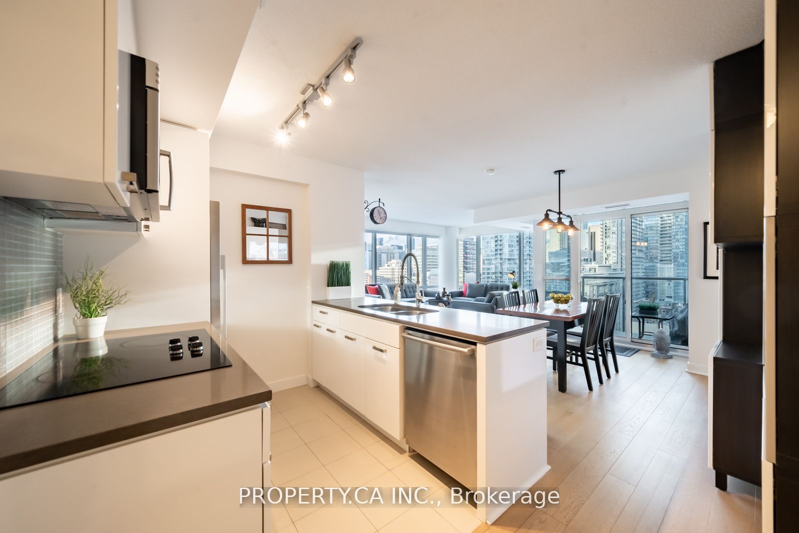 295 Adelaide St W, #1804