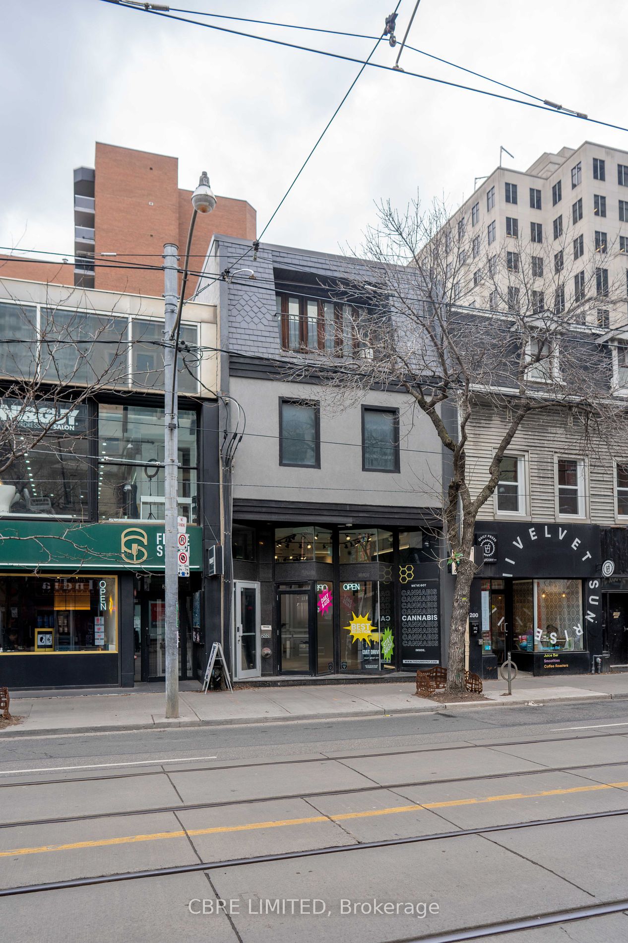 202 Queen St W