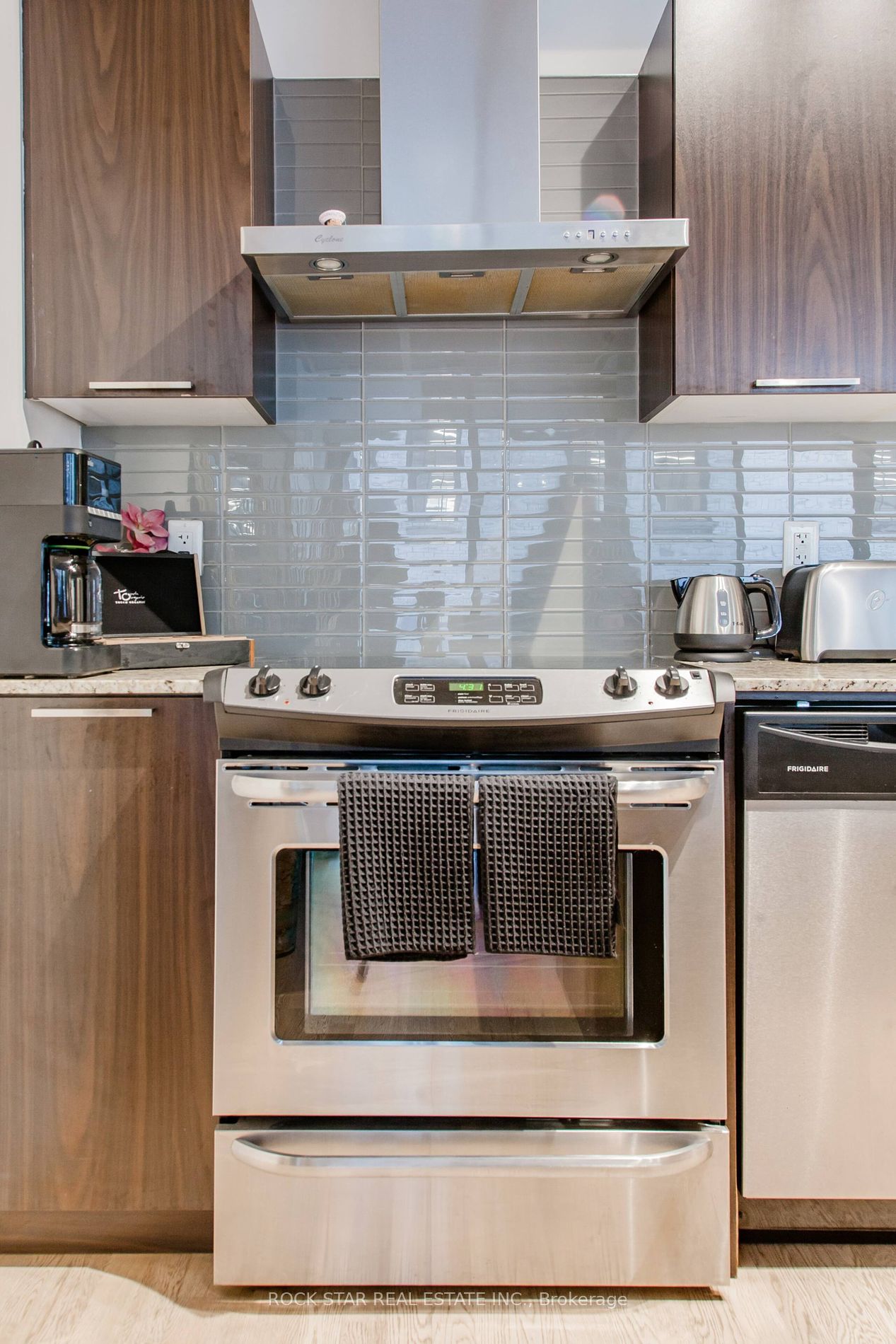650 King Street W, #207