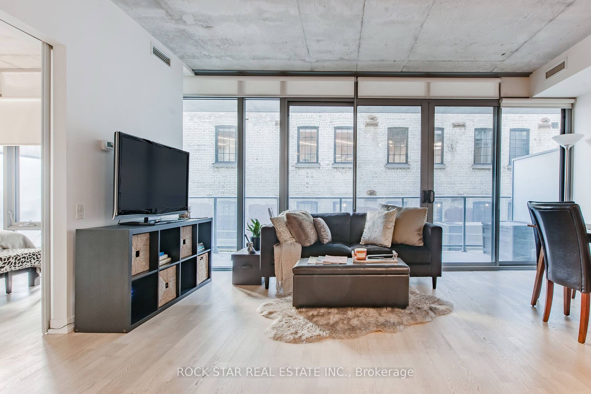 650 King Street W, #207