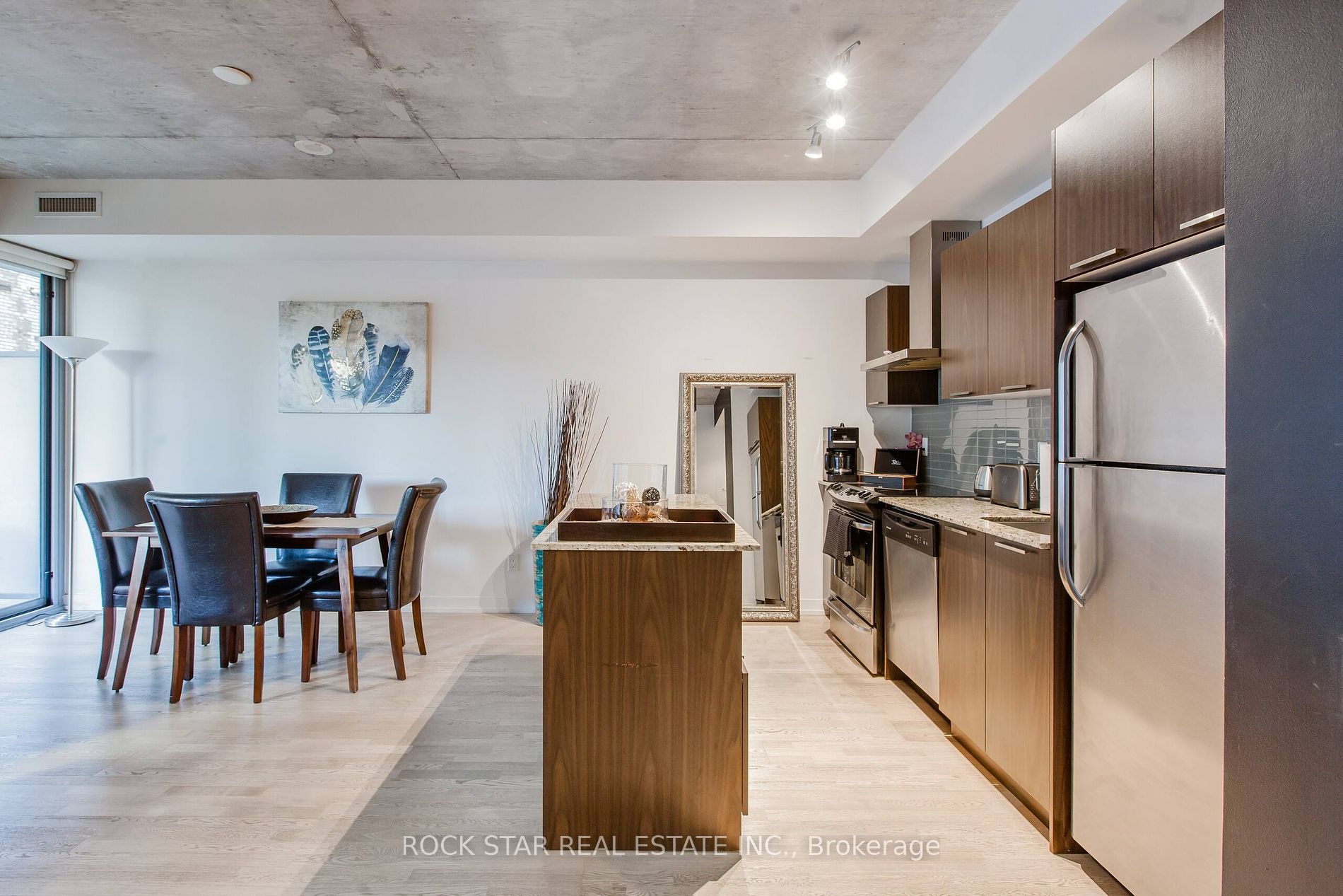 650 King Street W, #207