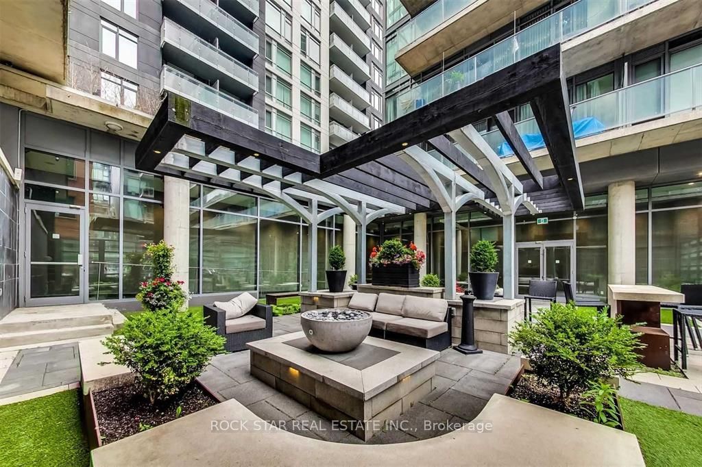 650 King Street W, #207