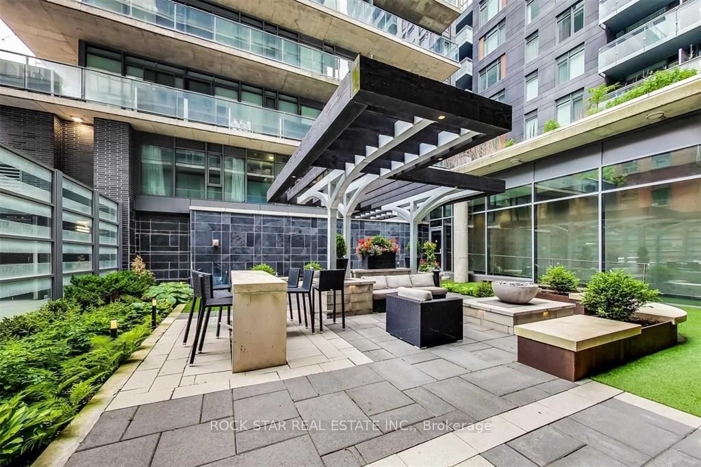 650 King Street W, #207