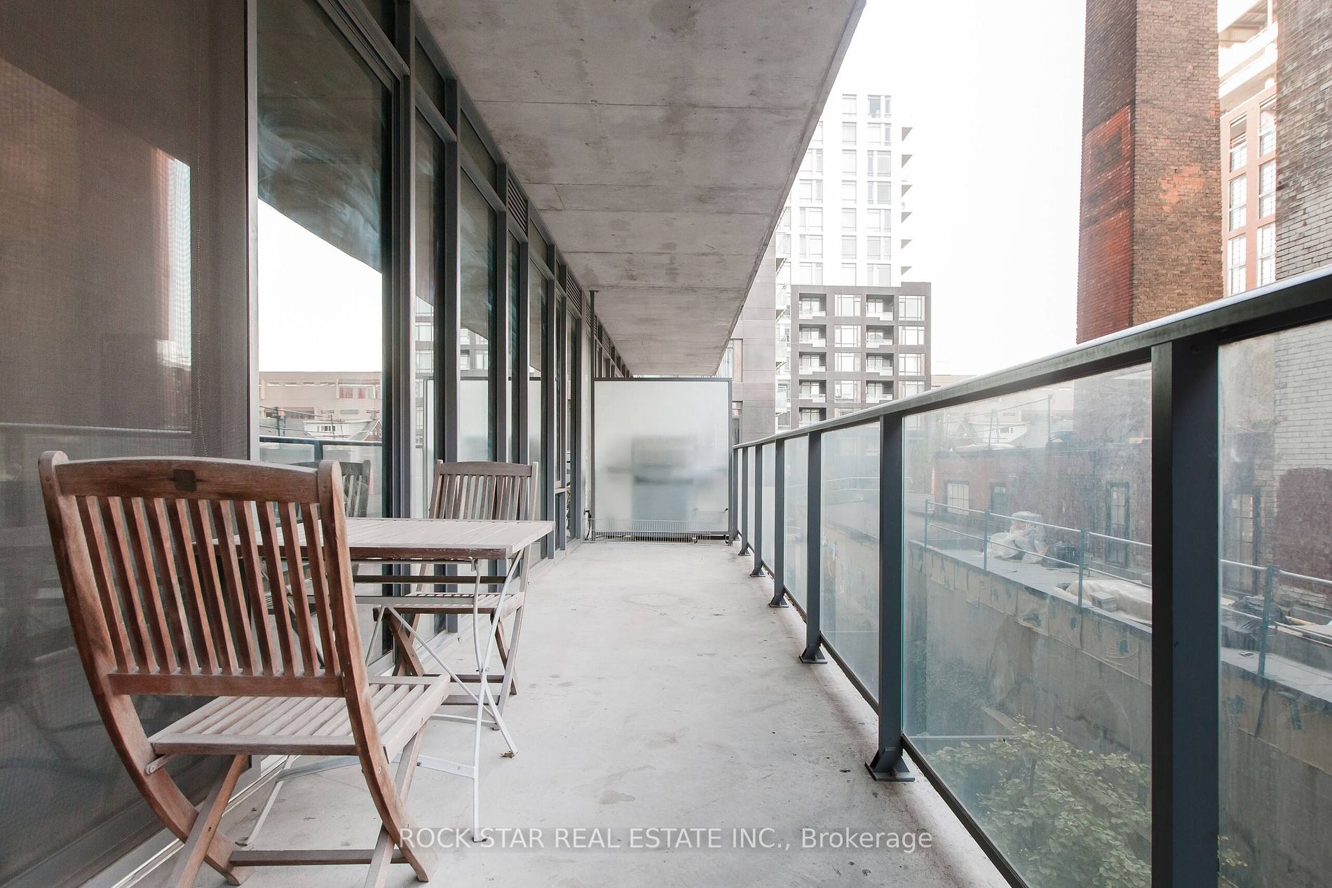 650 King Street W, #207