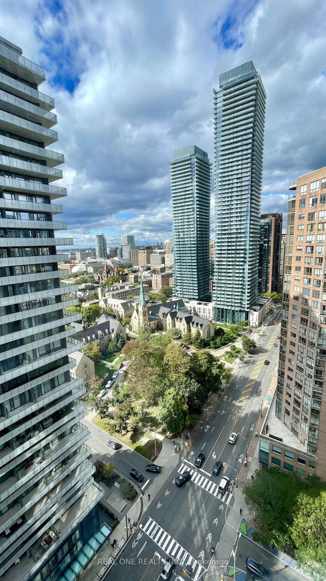 1001 Bay St, #2517