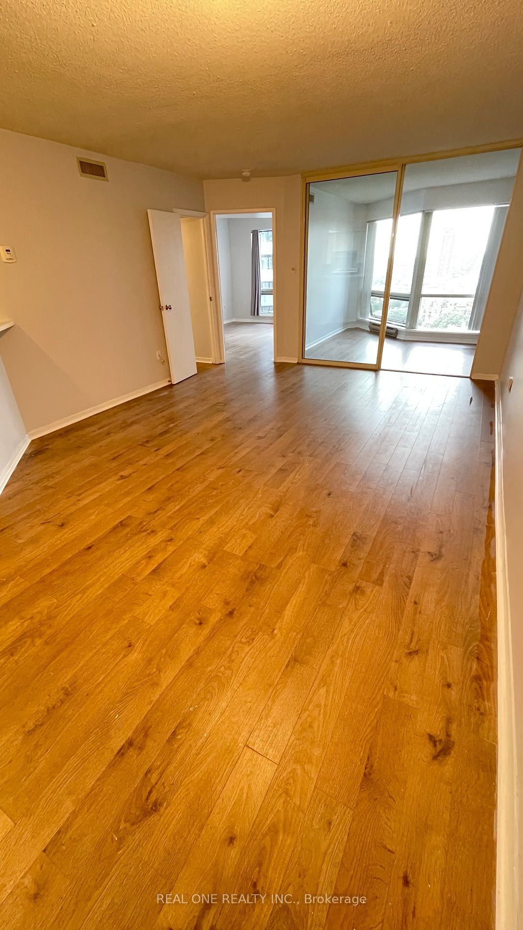 1001 Bay St, #2517