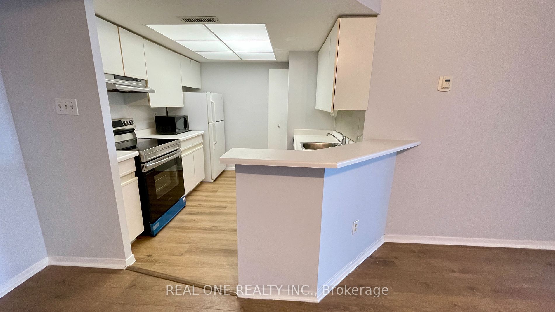 1001 Bay St, #2517