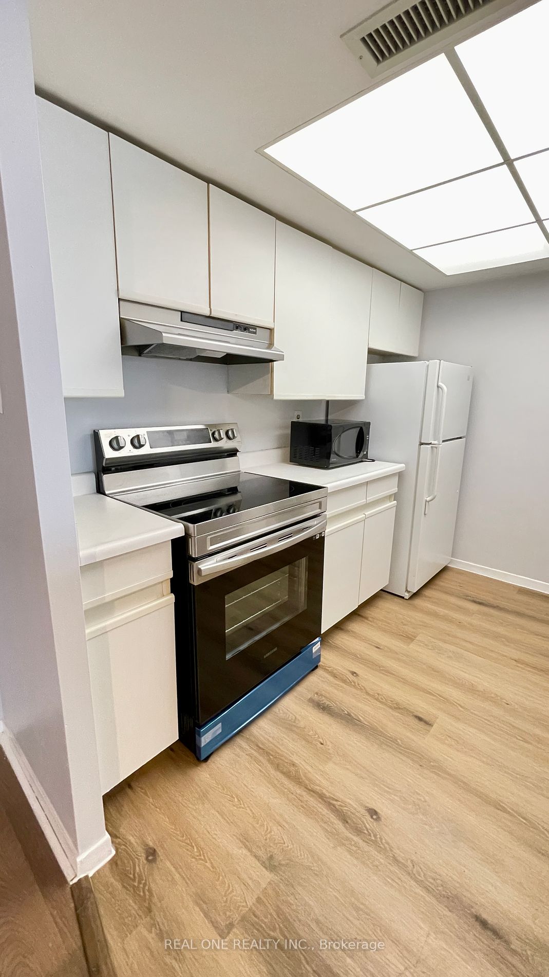 1001 Bay St, #2517