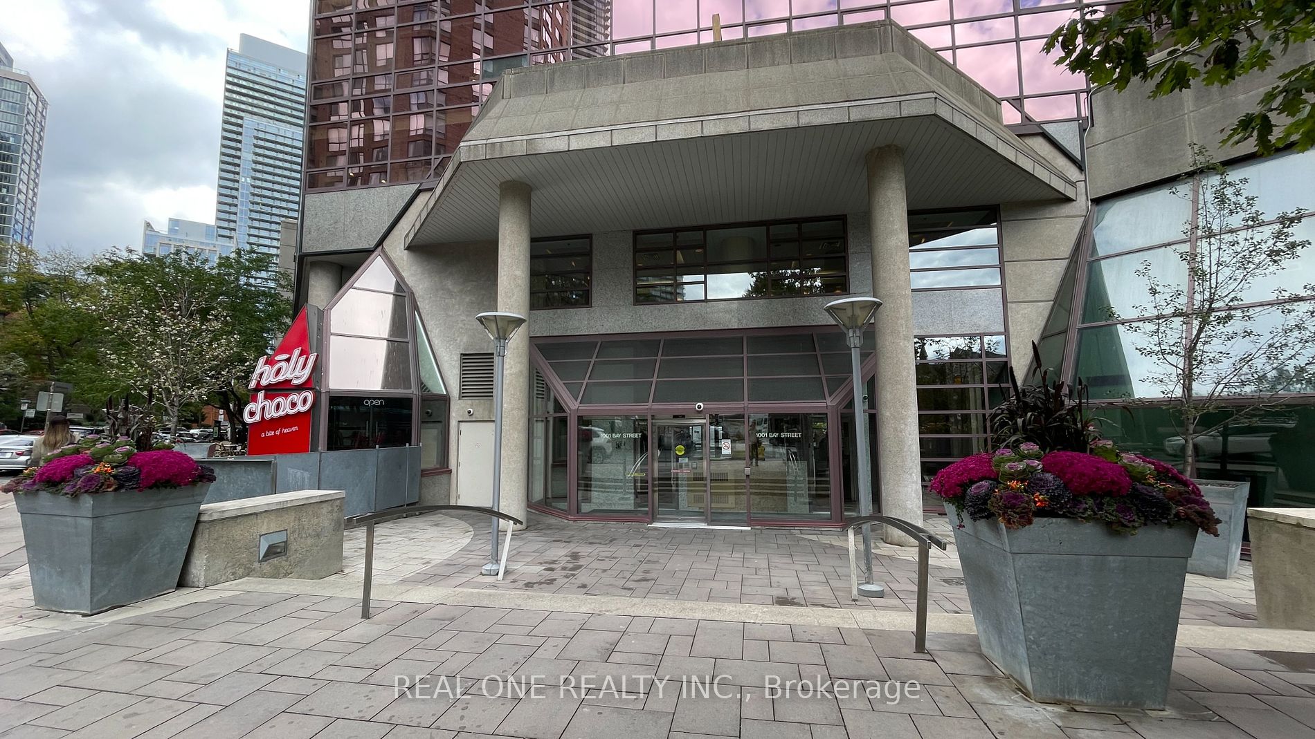 1001 Bay St, #2517