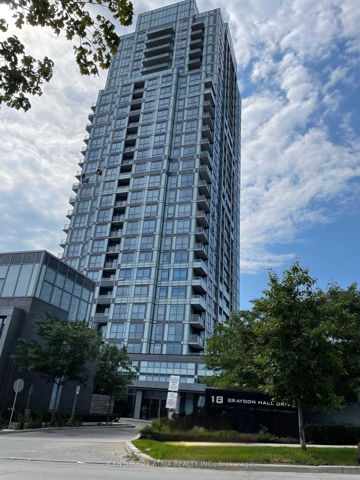 18 Graydon Hall Dr, #1301