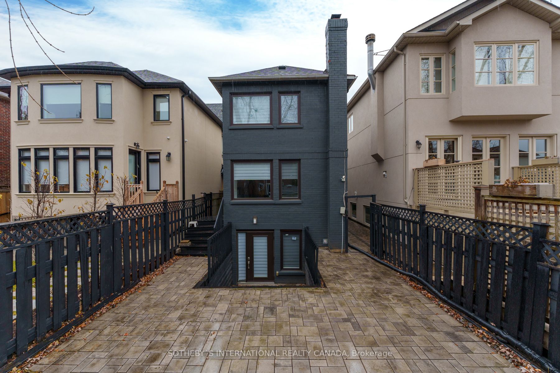 163 Roe Avenue