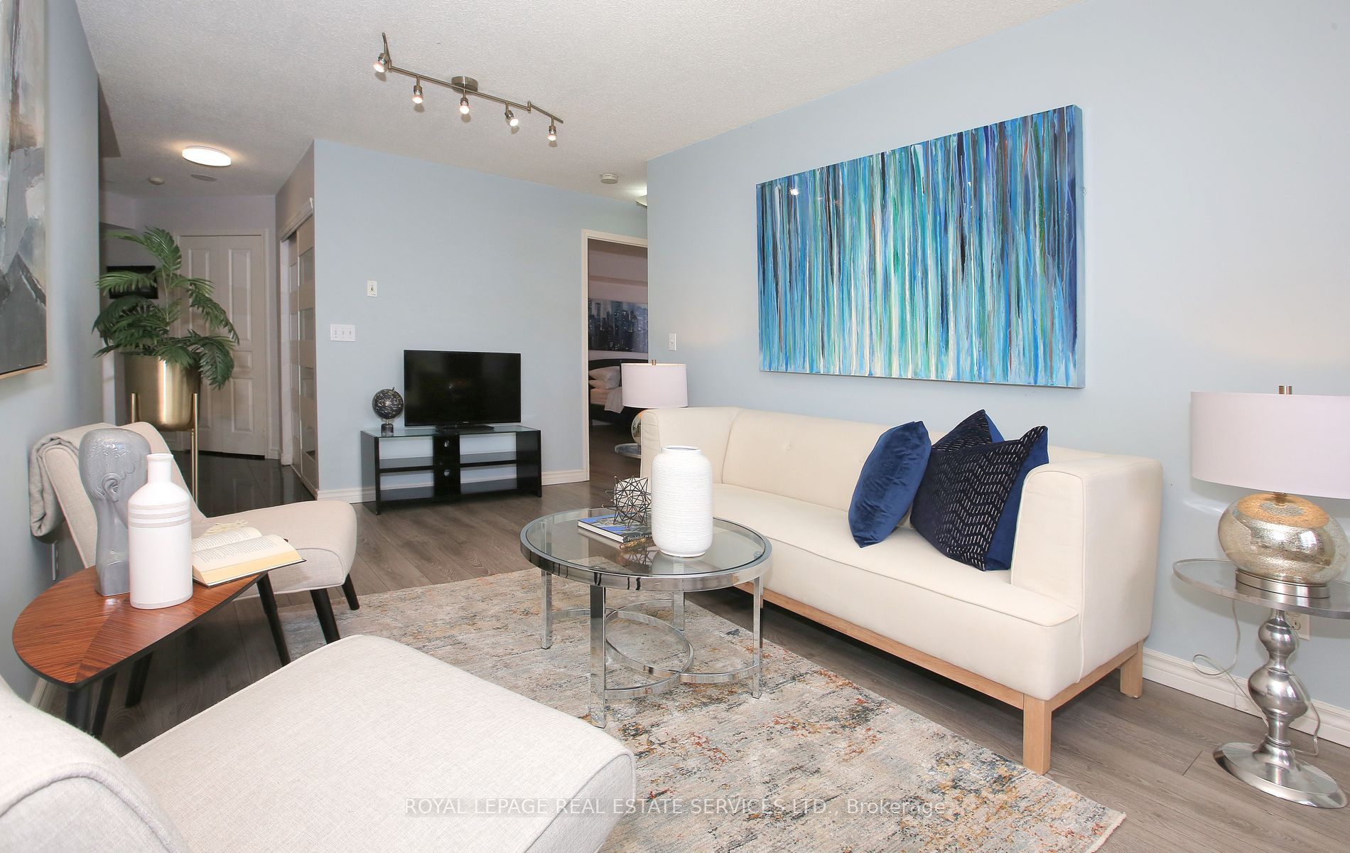 55 Harrison Garden Boulevard #808