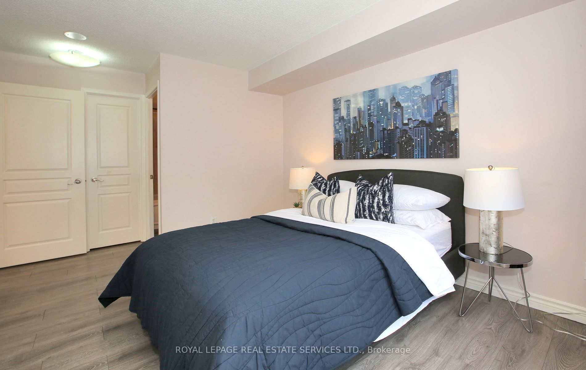 55 Harrison Garden Boulevard #808
