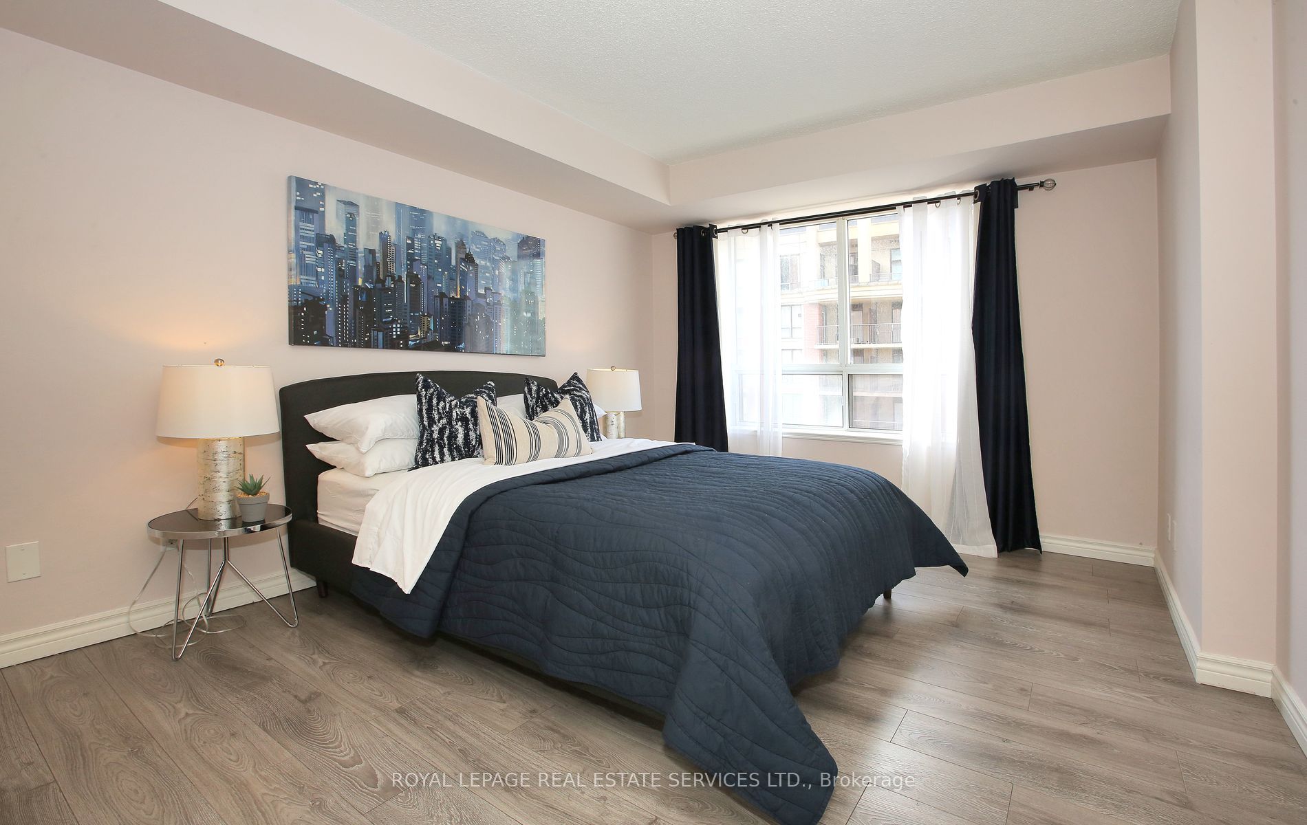 55 Harrison Garden Boulevard #808