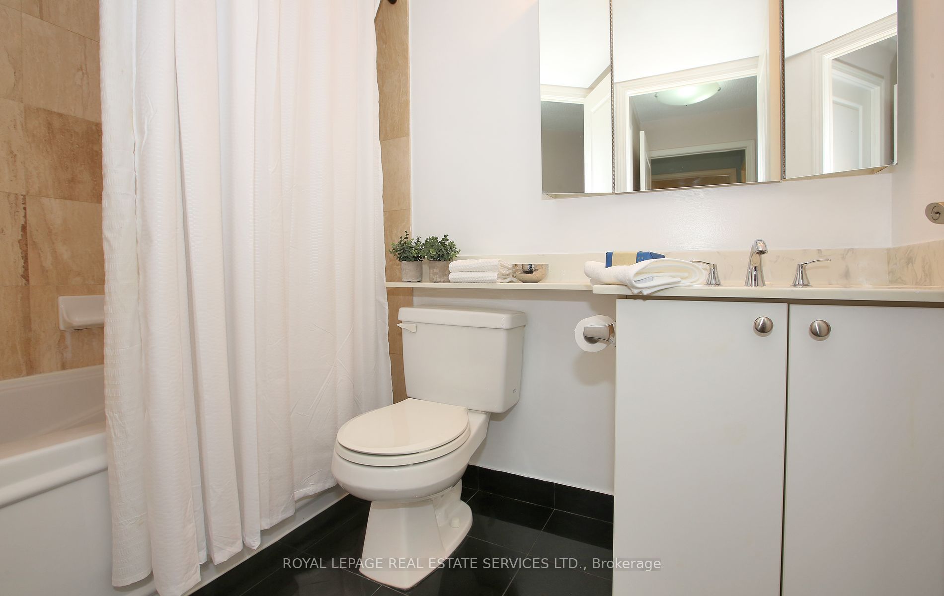 55 Harrison Garden Boulevard #808