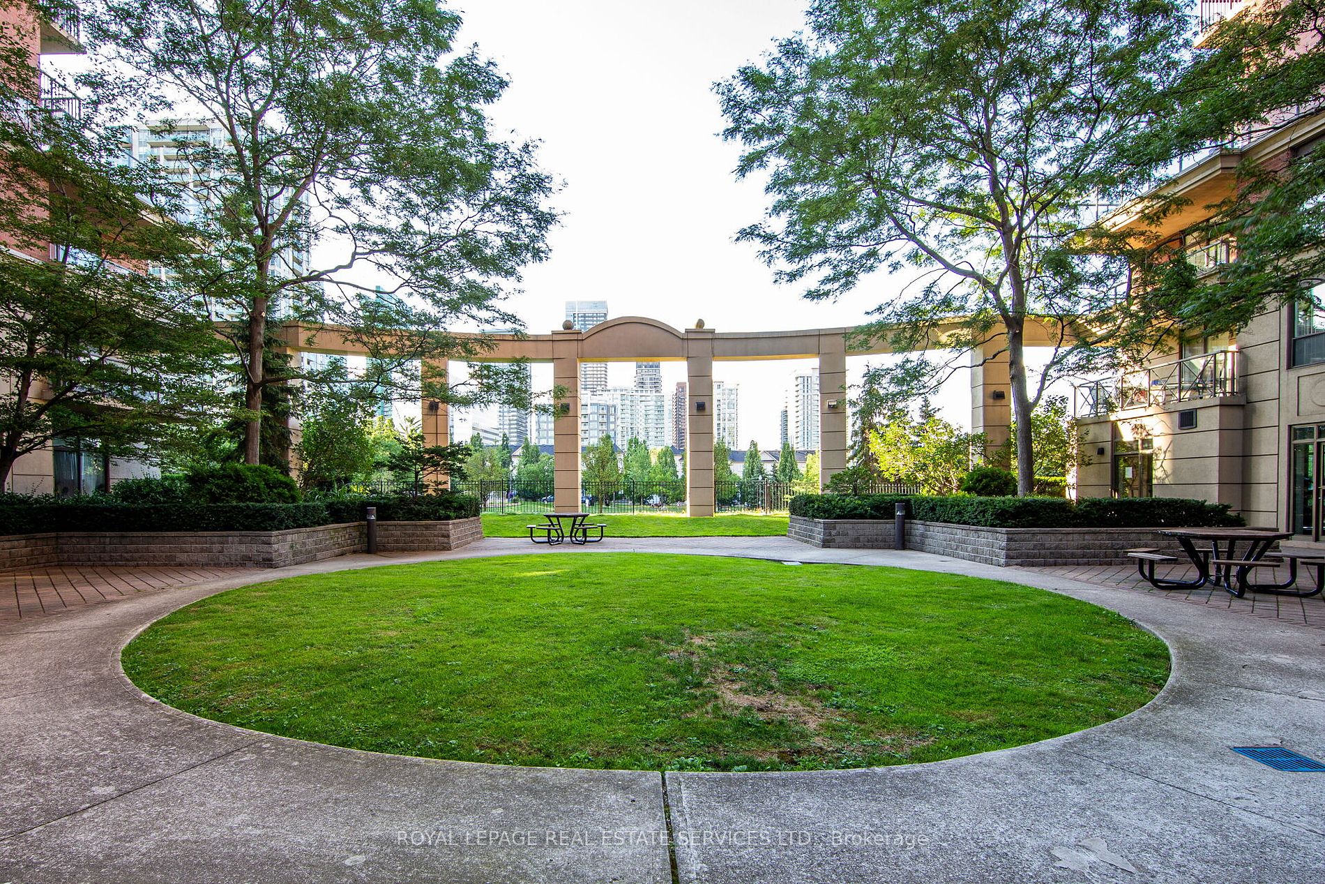 55 Harrison Garden Boulevard #808