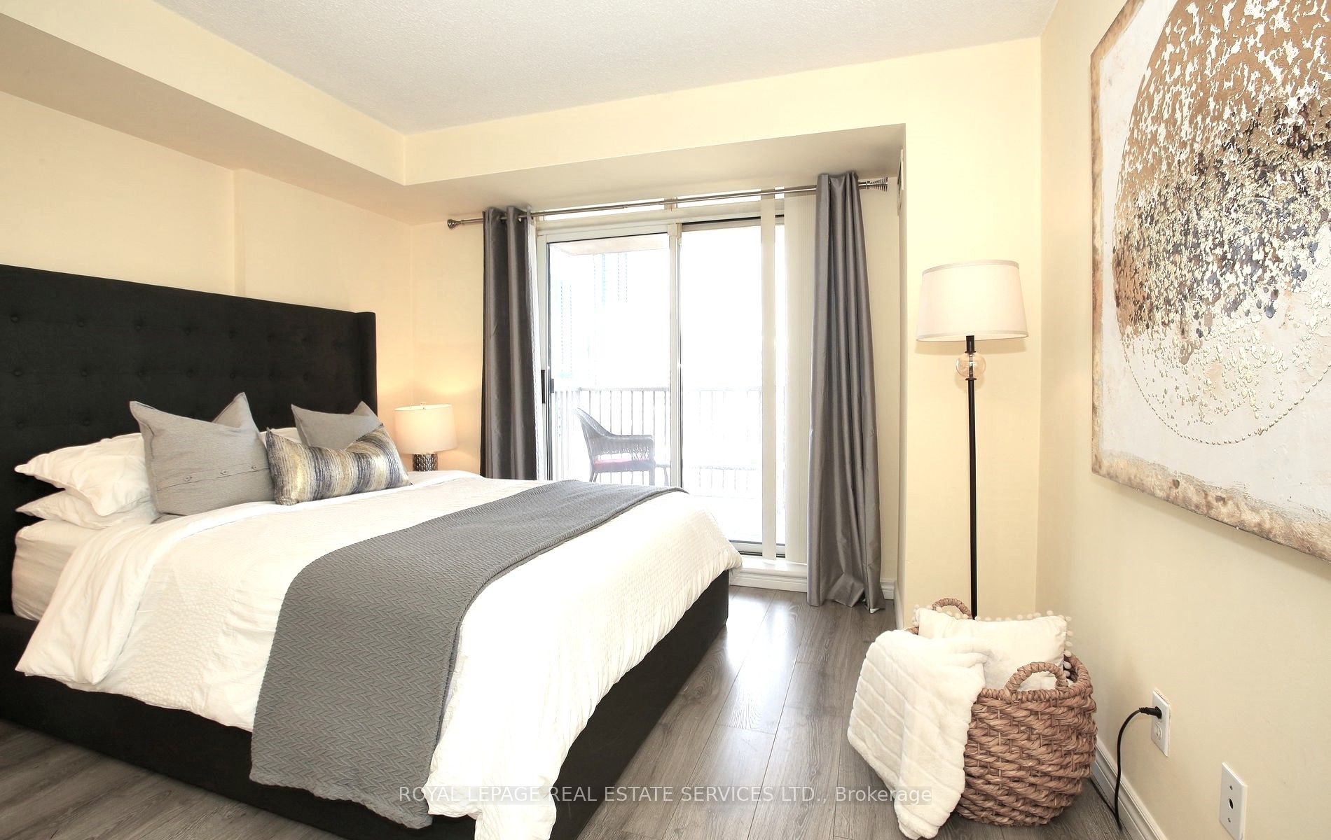 55 Harrison Garden Boulevard #808