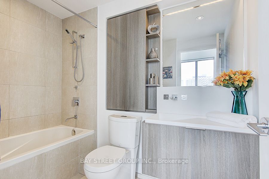 101 Charles Street E, #1101
