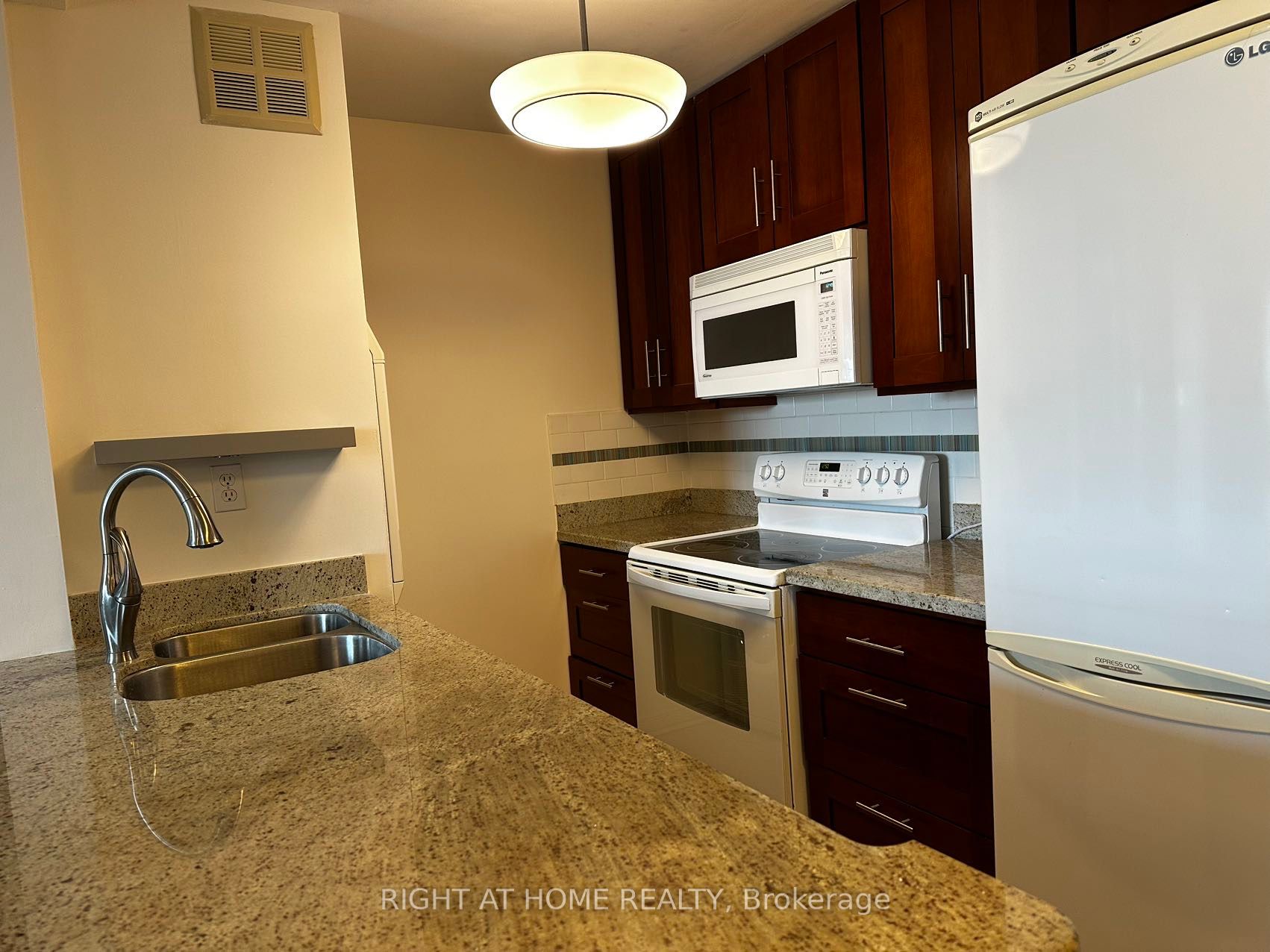 1055 Bay Street, #2012