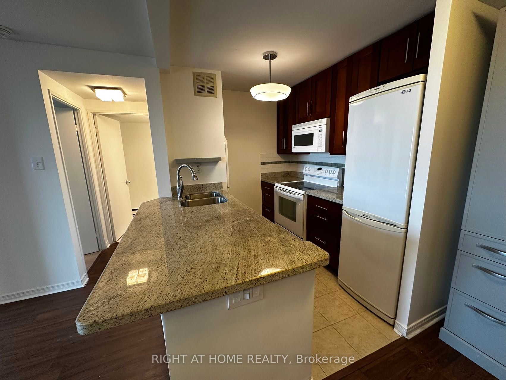 1055 Bay Street, #2012