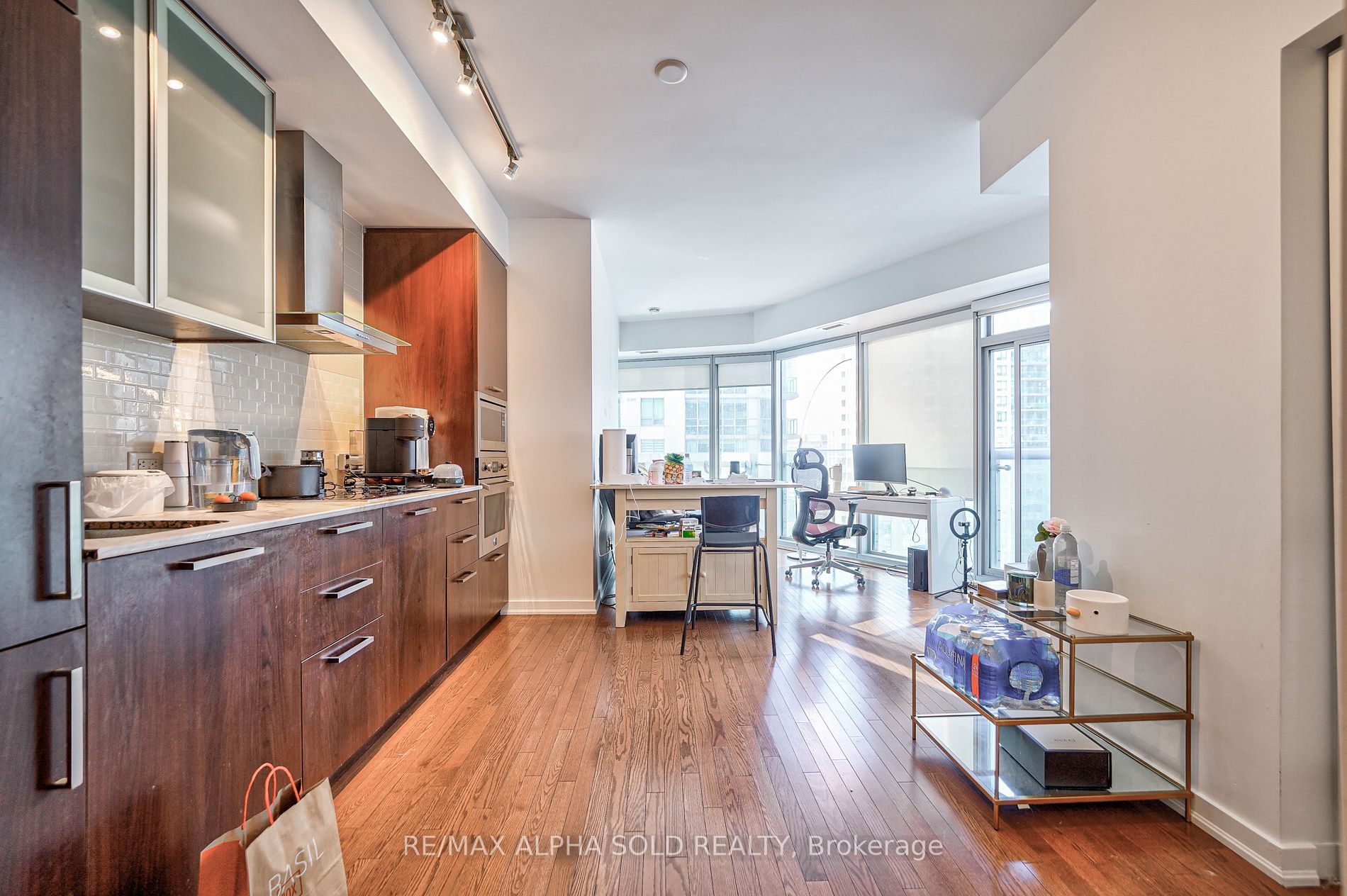 12 York St, #707