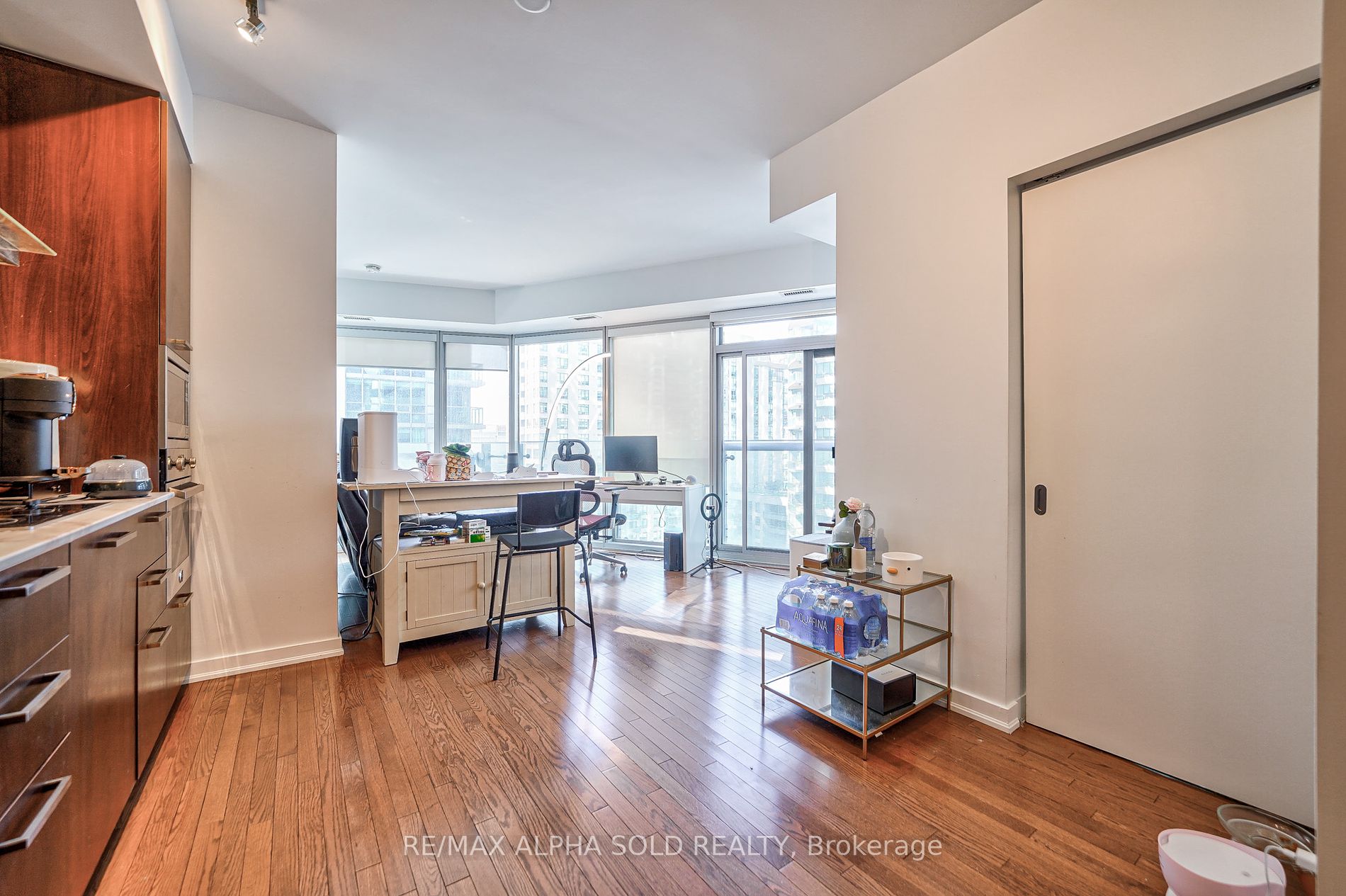 12 York St, #707