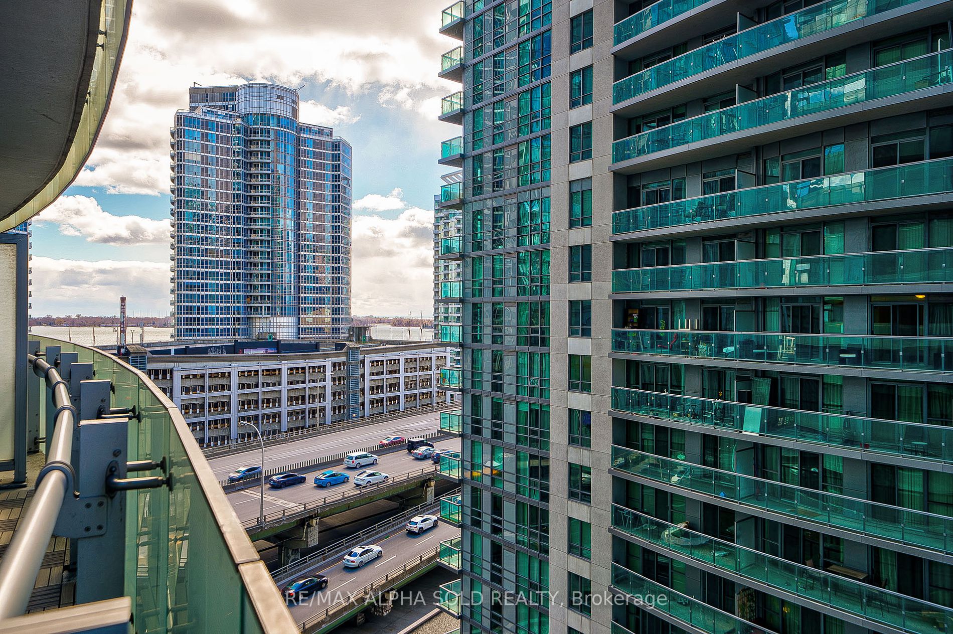 12 York St, #707