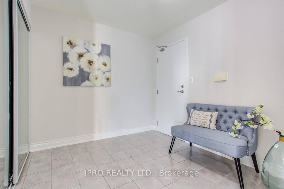 30 Greenfield Avenue, #706