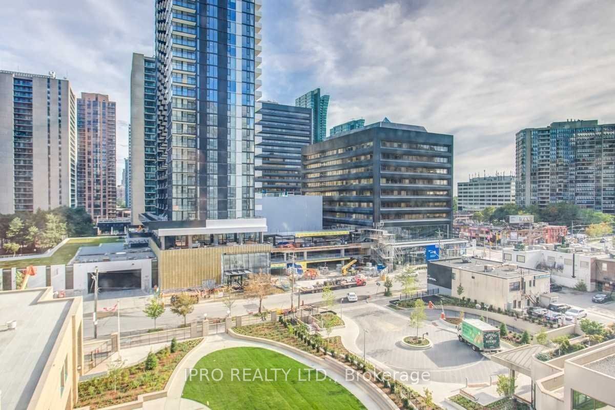 30 Greenfield Avenue, #706