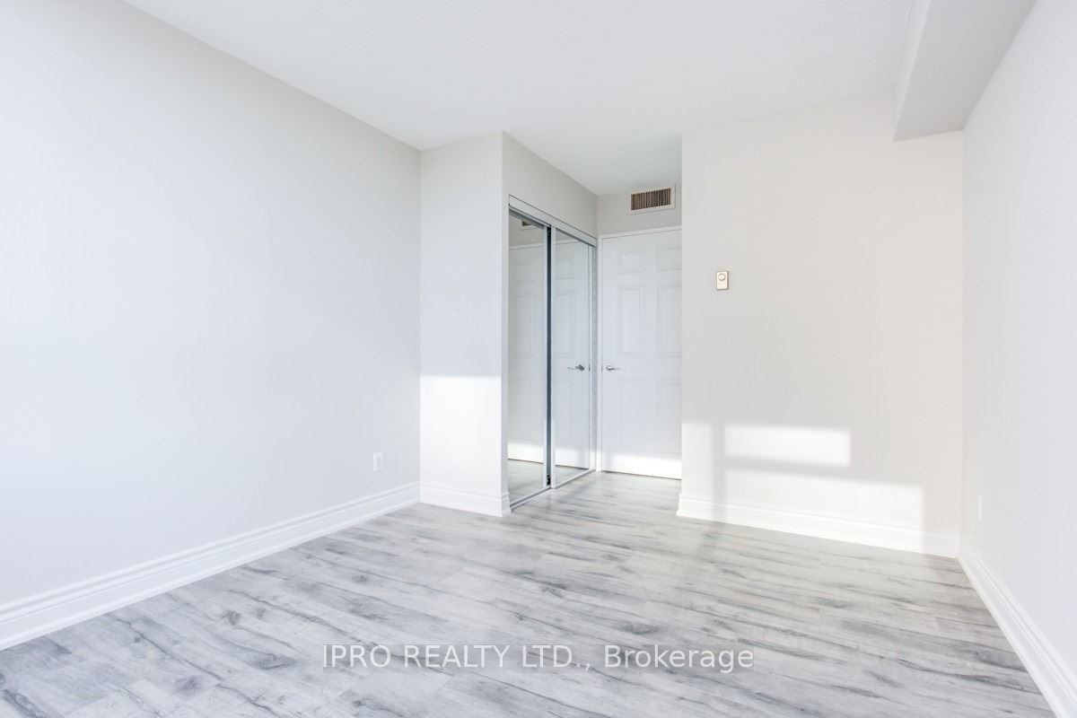 30 Greenfield Avenue, #706