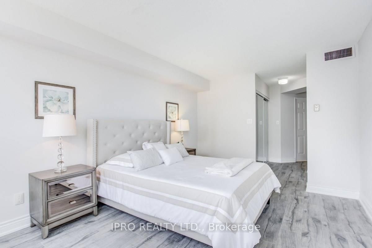 30 Greenfield Avenue, #706