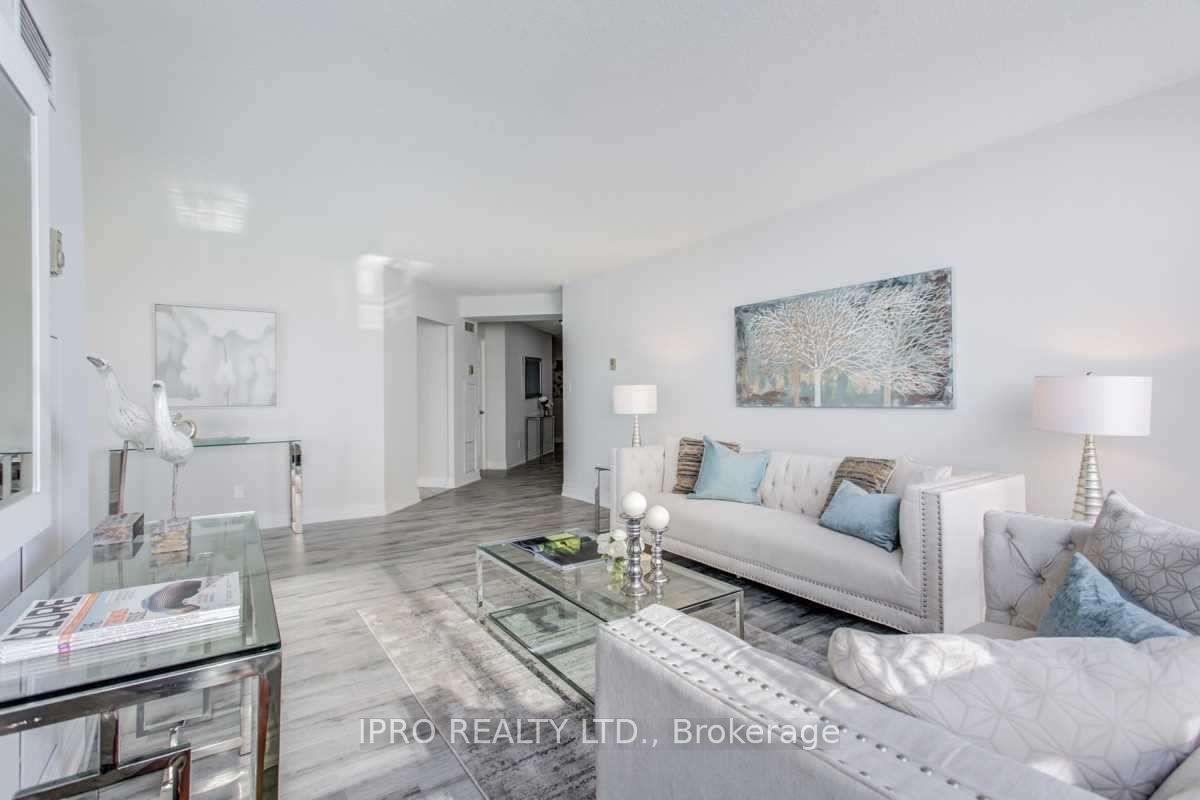 30 Greenfield Avenue, #706